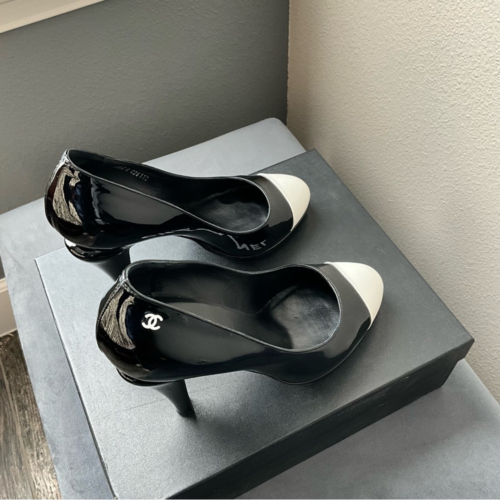 Chanel Pumps - Picture 2 of 8